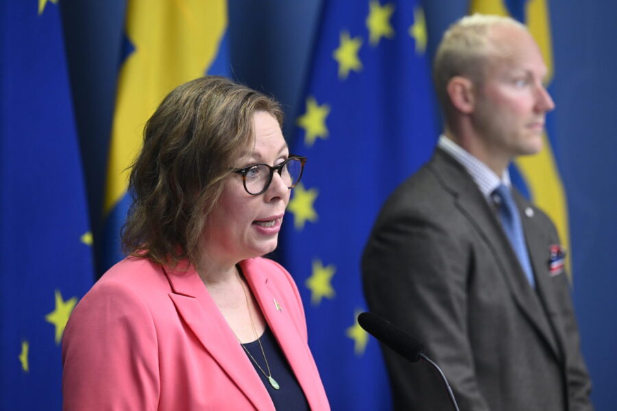 Migrationsminister Maria Malmer Stenergard (M) tillsammans med Ludvig Aspling (SD).