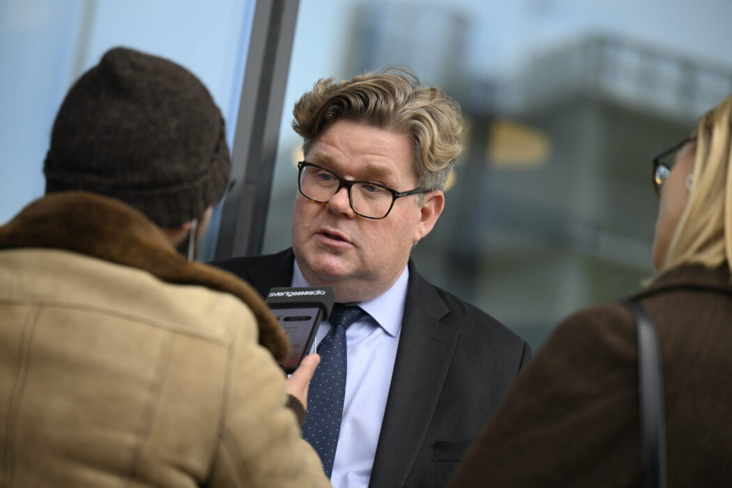 Justitieminister Gunnar Strömmer (M) vill se över om den svenska grundlagen ska ändras.