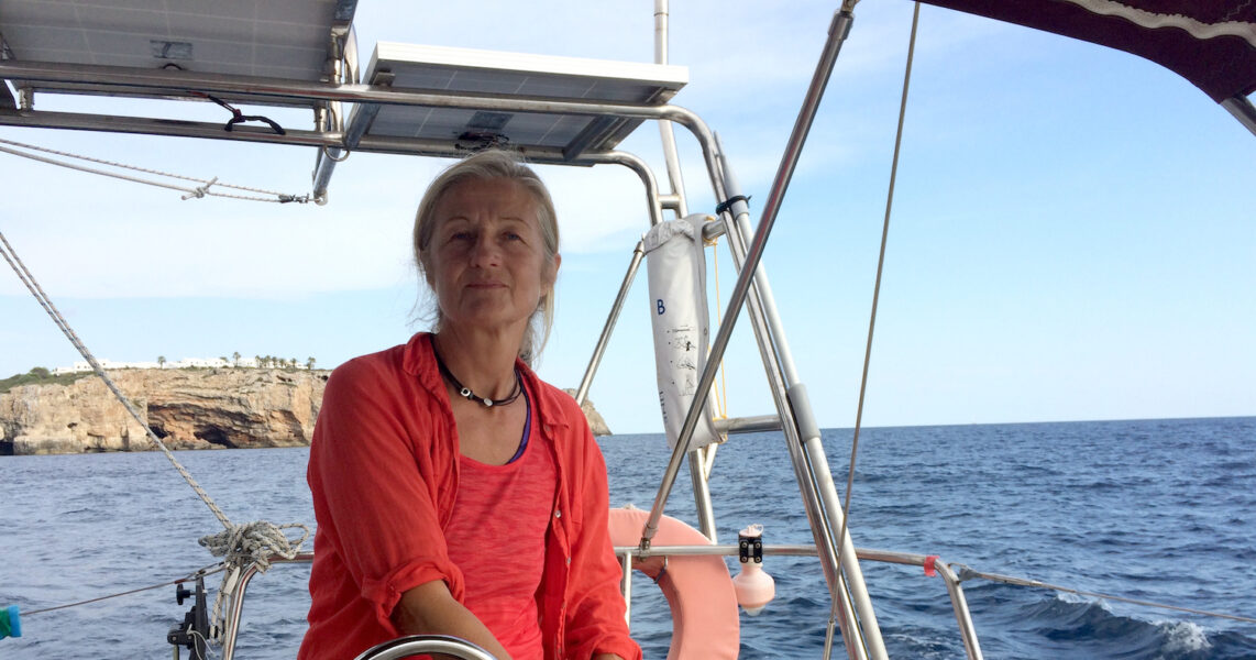 I femton år har Linda Lindenau anordnat seglingskurser för kvinnor med målet att få dem att känna sig mer självsäkra.