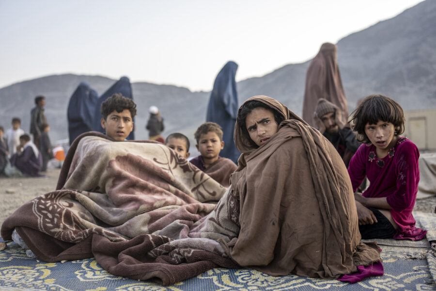 Afghanska flyktingar vid gränsen till Pakistan.
