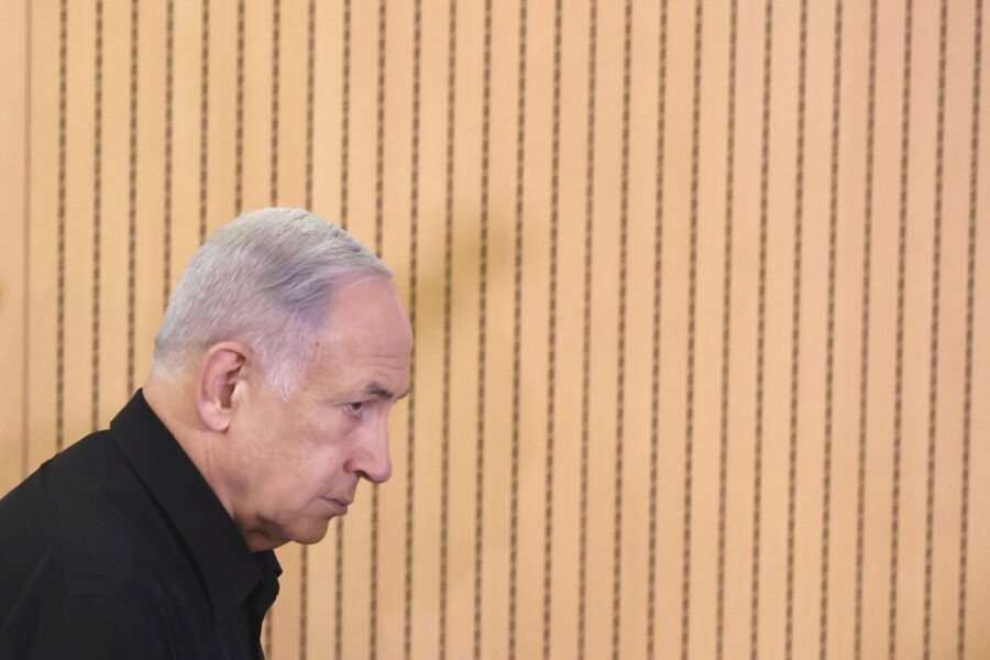 Benjamin Netanyahu kritiserar ministerns kärnvapenhot som "verklighetsfrånvänt".