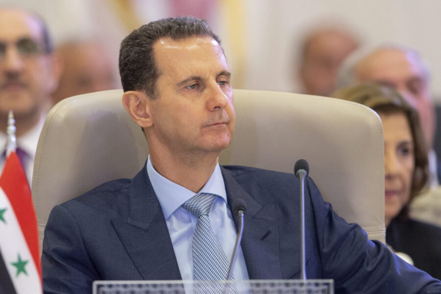 Domare i Frankrike har utfärdat en internationell arresteringsorder mot Syriens president Bashar al-Assad.