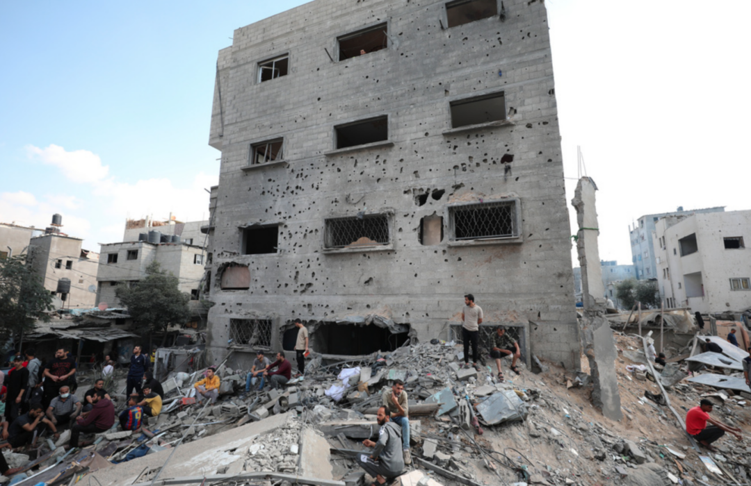 Förödelse efter en israelisk flygräd i Gaza.