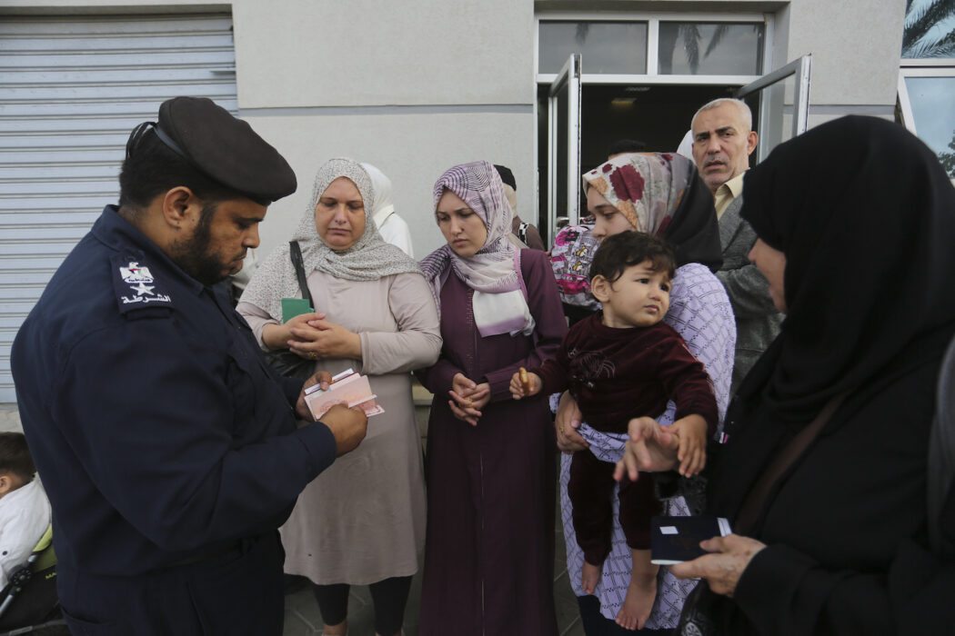 Palestinska Rafah vid gränsen mot Egypten under måndagen.