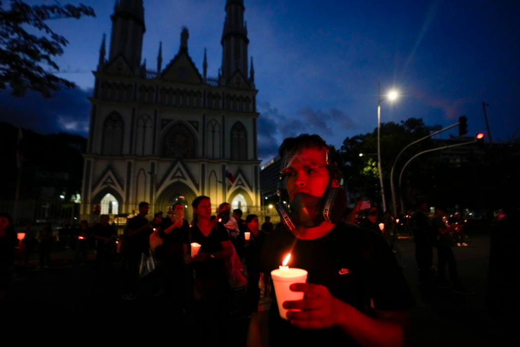 Aktivister håller en minnesstund för de två aktivister som dödades av en bilist vid en protest mot det kanadensiska gruvföretaget First Quantum, igår onsdag i Panama.