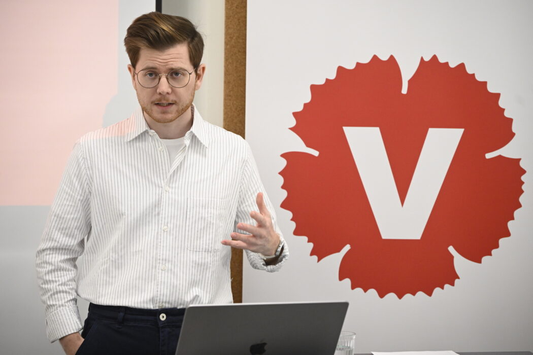 Jens Börjesson, sammankallande för Vänsterpartiets programkommission, presenterar partiets förslag till nytt partiprogram inför kongressen i maj 2024.