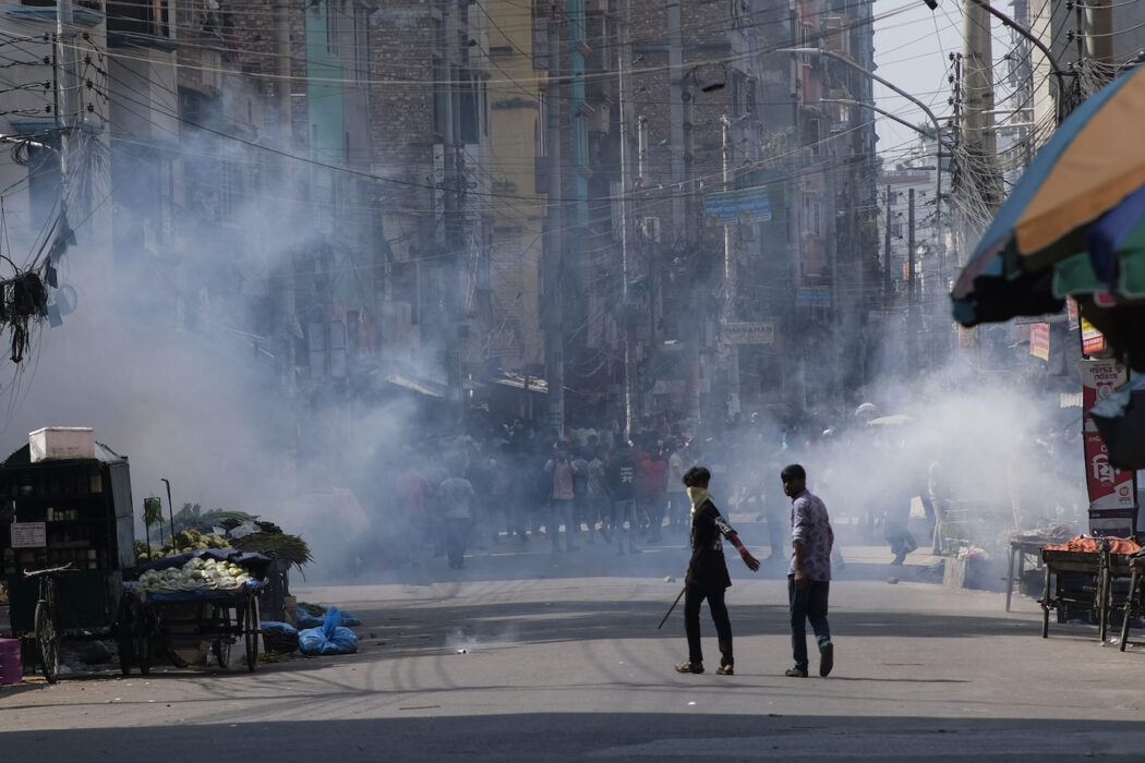 Såväl textilarbetarnas som allmänna politiska protester har blivit bitvis våldsamma i Bangladesh.