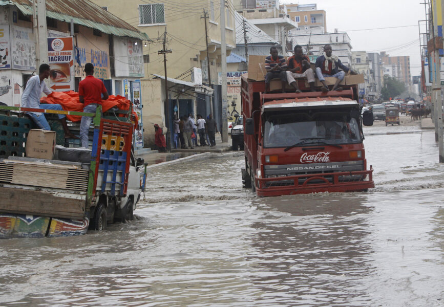 Översvämningar drabbar Somalias huvudstad Mogadishu.