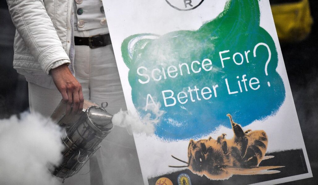Demonstration mot Monsanto utanför Bayer AG:s årsstämma i Bonn, Tyskland, fredagen den 26 april 2019.