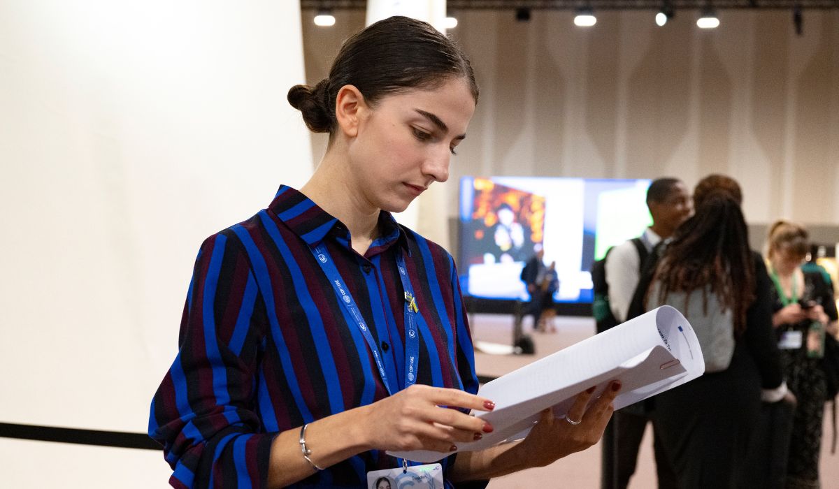 Sveriges klimat- och miljöminister Romina Pourmokhtari under COP28 i Dubai.
