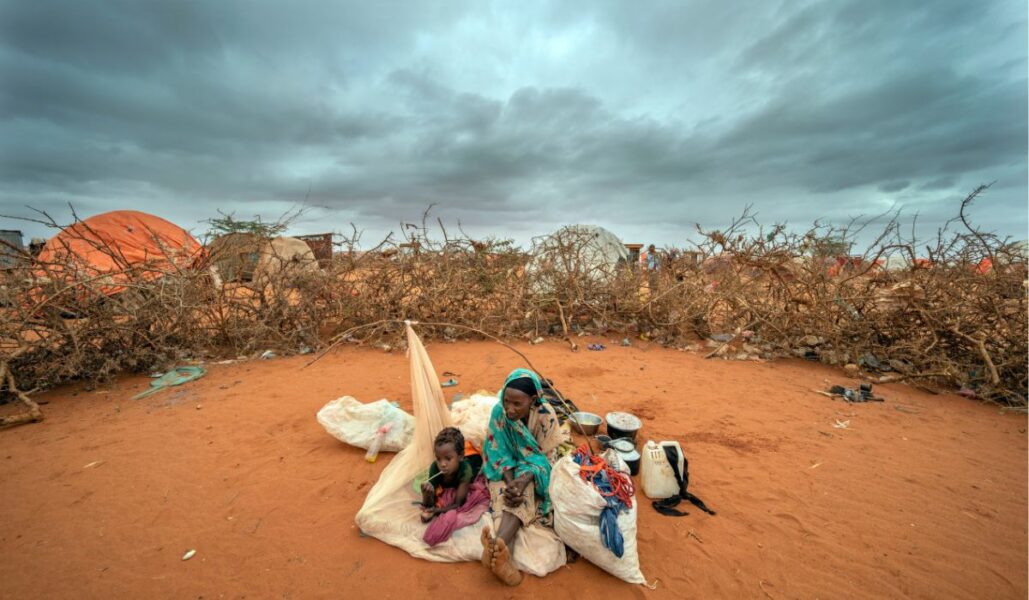 En hemlös familj i Somalia efter att landet drabbats av torka.