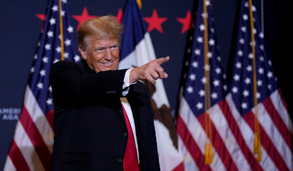 USA:s tidigare president Donald Trump anländer till ett kampanjmöte i Iowa på onsdagen.