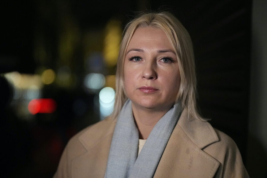 Jekaterina Duntsova, tidigare journalist och kommunalråd, ansökte om att ställa upp i presidentvalet som obunden kandidat.