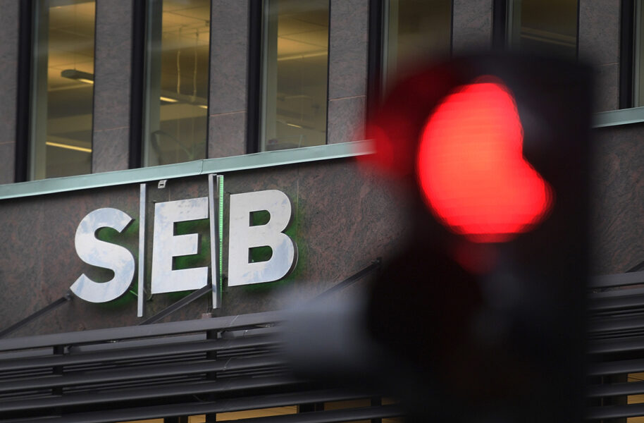 Insamlingsstiftelsen Röda solen lägger ned sin verksamhet efter att SEB stängt ned deras bankkonto.