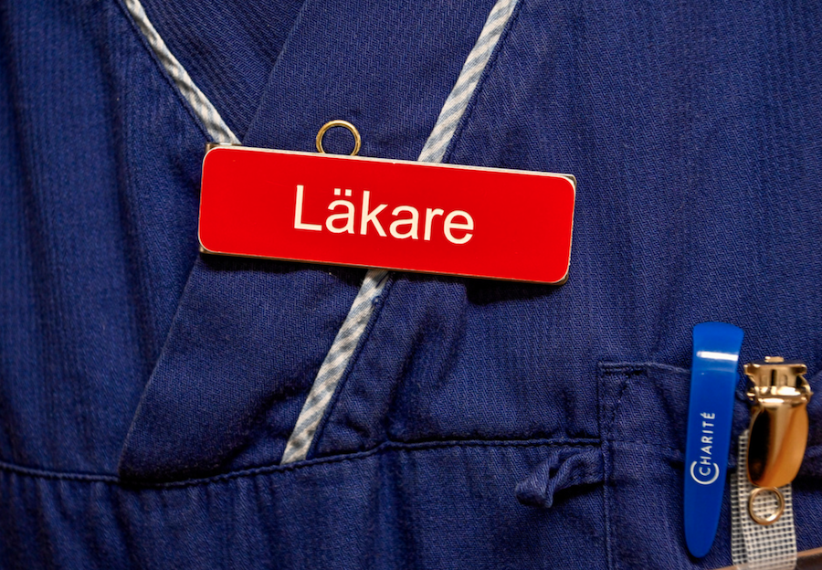 Nästan en tredjedel av personer i arbetsför ålder fick vänta för länge på en specialist under oktober.