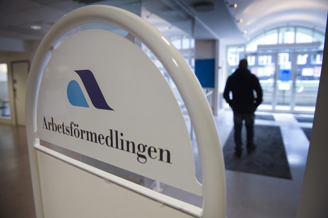 Det är vanligt att arbetslösa som varit sjukskrivna tidigare och fått nej till sjukpenning söker för få jobb, ibland för att arbetsförmedlaren sagt att de inte behöver.