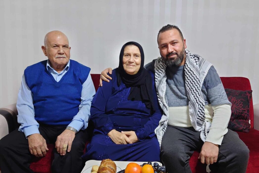 Bader, Wafia och Muhammed Abudaher är i chock och sorg efter att många släktingar mist livet i Gaza.