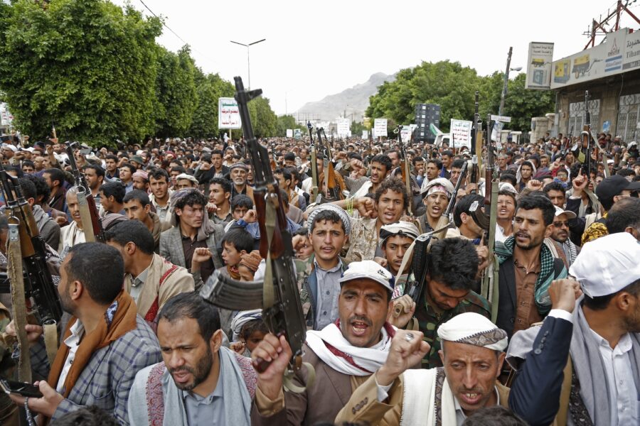 Huthi-anhängare under en manifestation i Jemens huvudstad Sanaa i mars i år.