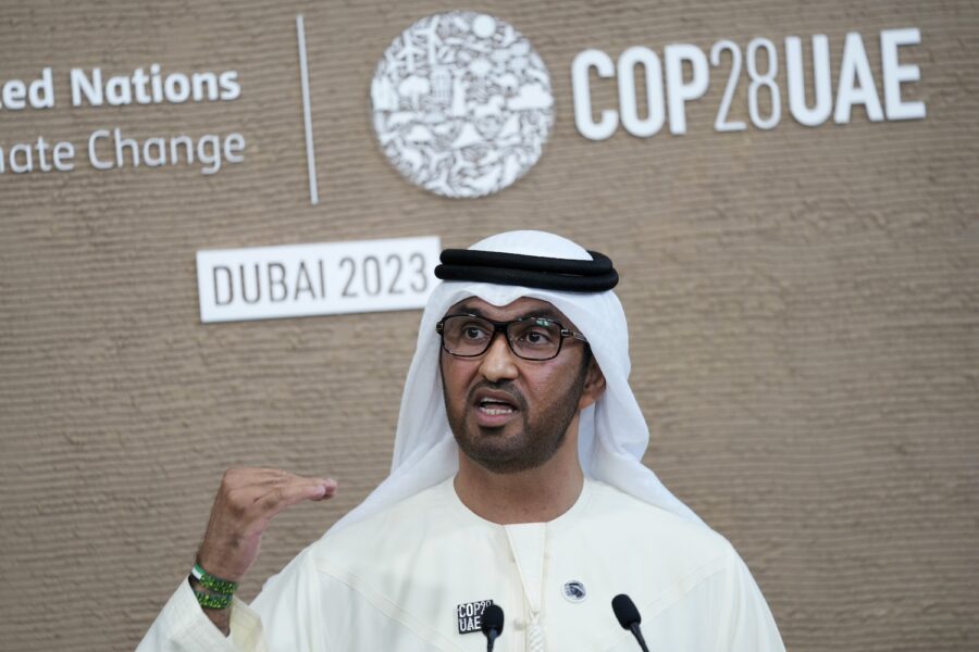 Sultan al-Jaber, en olje-vd från Förenade arabemiraten, leder förhandlingarna på FN:s klimatmöte COP28 i Dubai.