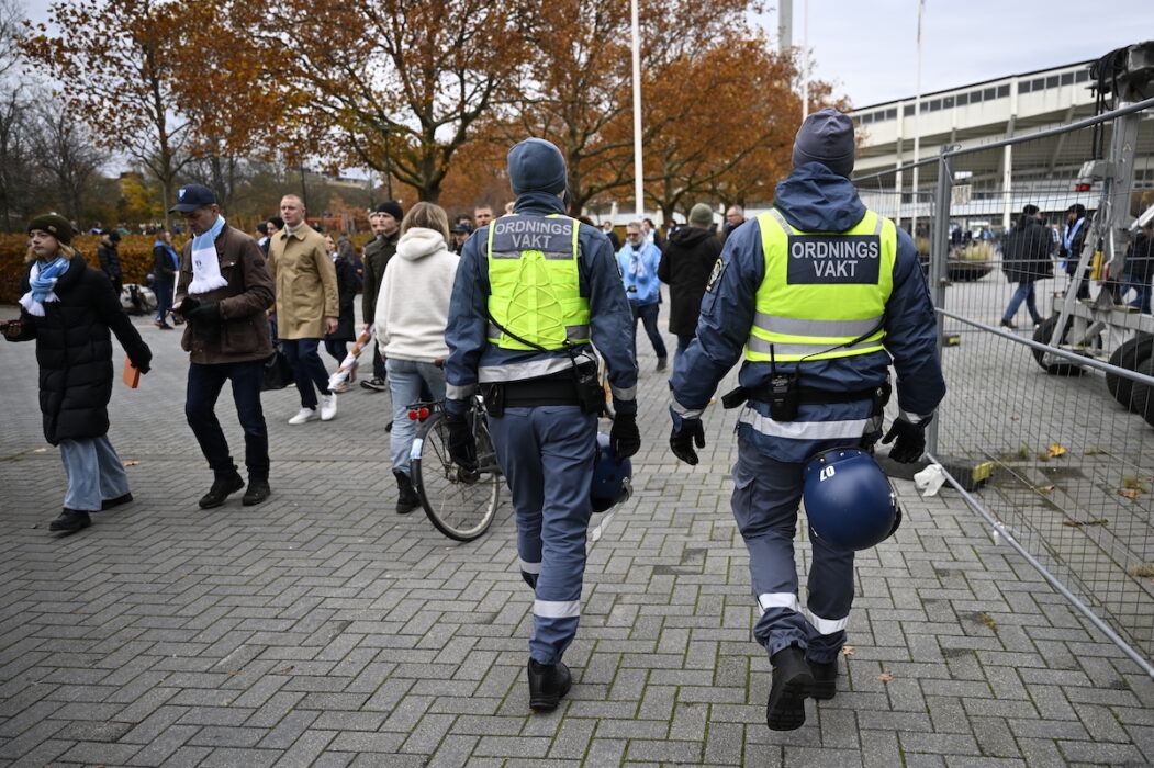 Ordningsvakter rätt att göra mer saker som att transportera människor och visitera för att identifiera personer när de nya reglerna införs efter årsskiftet.