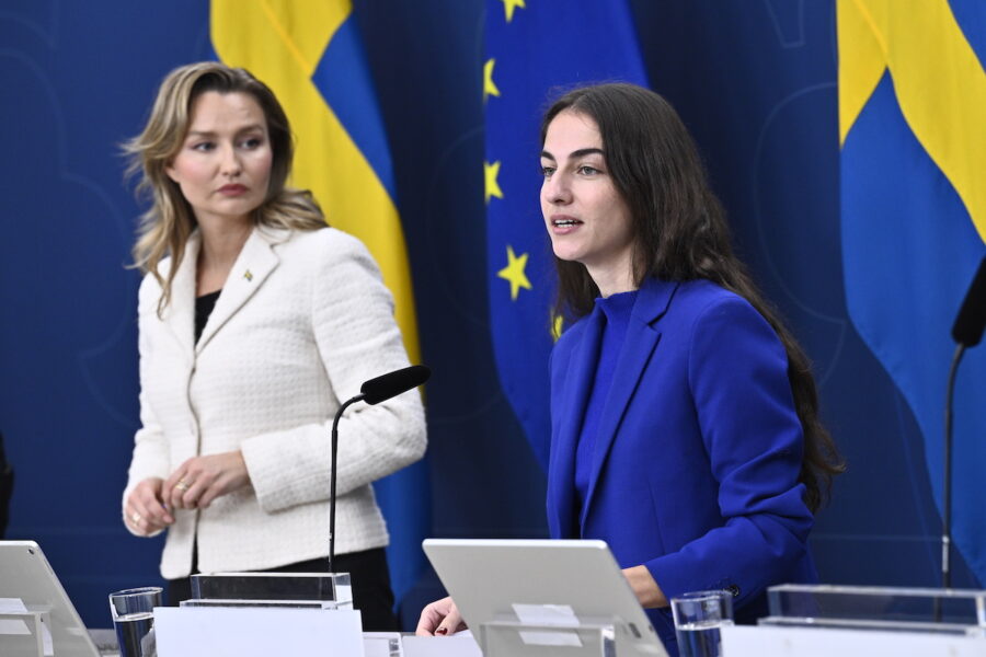 Energi- och näringsminister Ebba Busch (KD) och klimat- och miljöminister Romina Pourmokhtari (L) vid pressträff om ny kärnkraft.