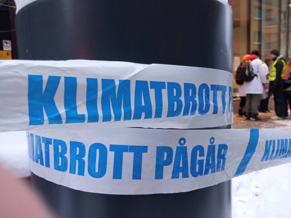 Aktivisterna vill sätta ljuset på världsledarnas och den svenska regeringens ovilja att lyssna på forskningen.