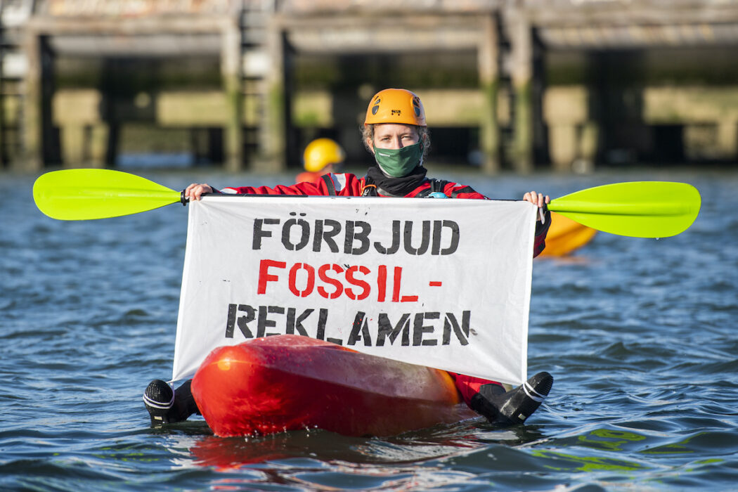 Regions Stockholm inför förbud mot fossilreklam i kollektivtrafiken, något som Greenpeace kampanjat för under tre år.