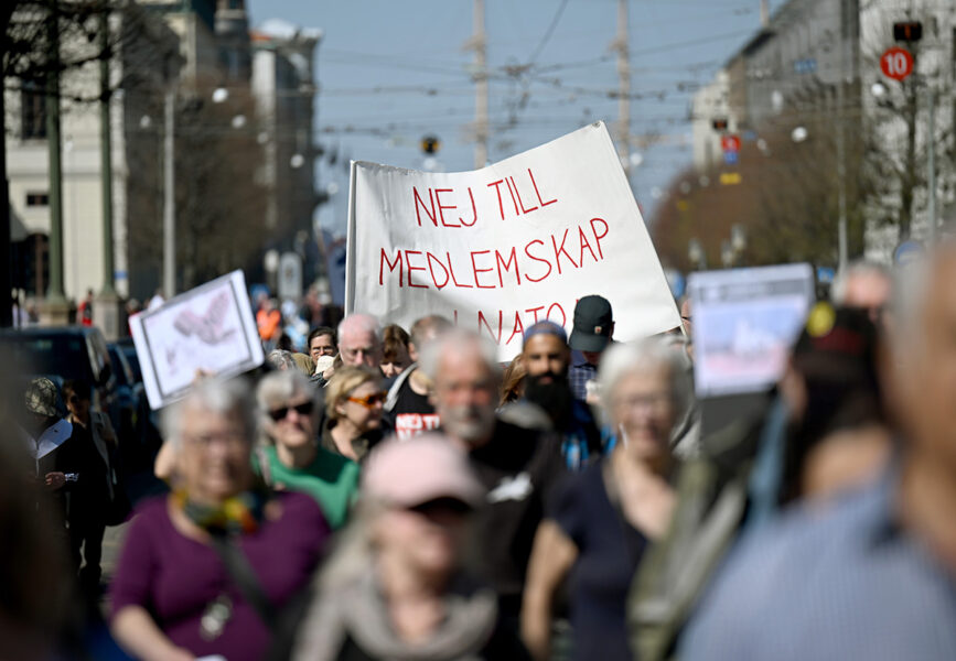 Demonstration i Göteborg 14 april 2022 mot svenskt Nato-medlemskap, militärövningen Aurora 23 och kärnvapen på svensk mark.
