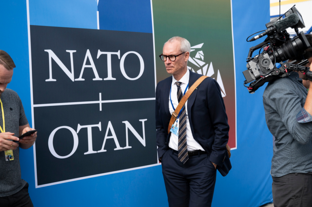 Oscar Stenström, som är socialdemokrat, och har tidigare bland annat arbetat hos Stefan Löfven.