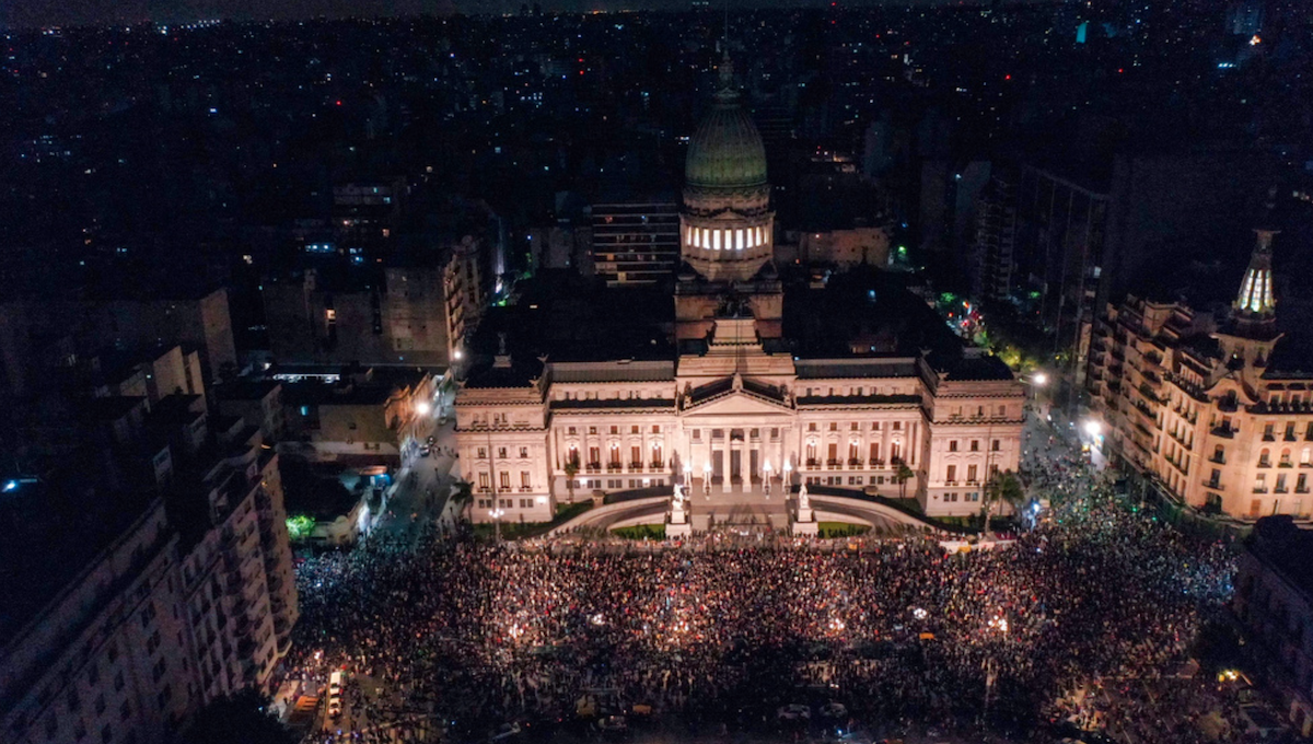 Demonstranter utanför Argentinas kongress i huvudstaden Buenos Aires.