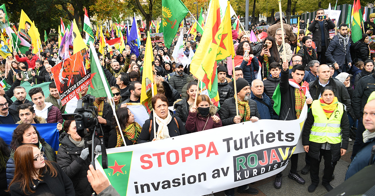En demonstration på Norra Bantorget i Stockholm i oktober 2019 mot Turkiets invasion i kurdiska Rojava i norra Syrien.