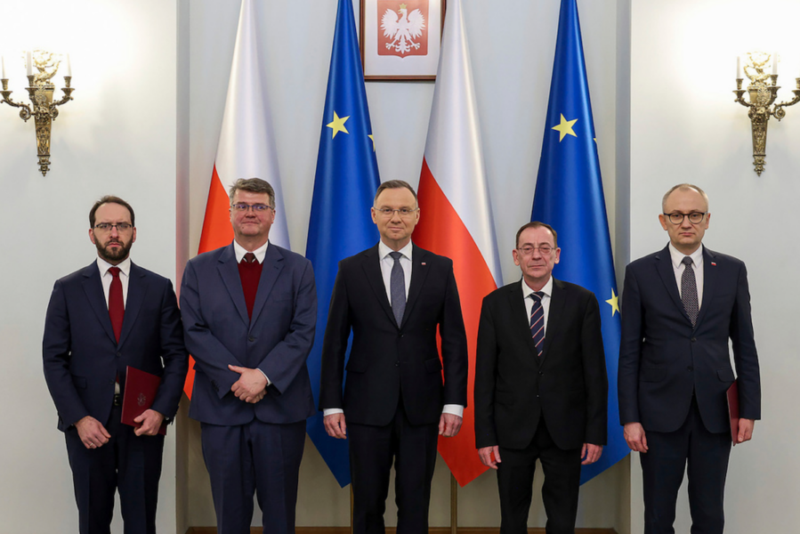 President Andrzej Duda i mitten på ett gruppfoto från i tisdags.