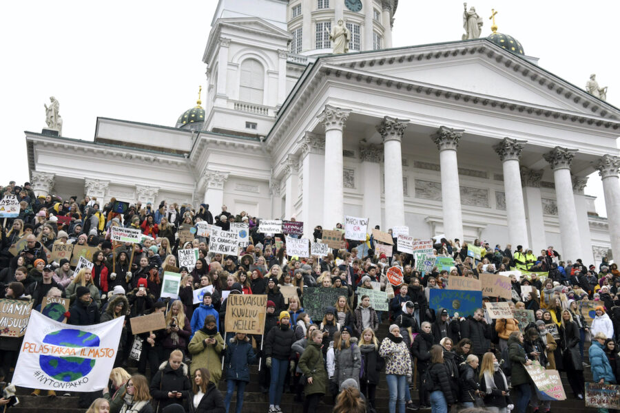 Stora demonstrationer väntas vid Senatstorget i Helsingfors under torsdagen i protest mot förändringar på arbetsmarknaden.