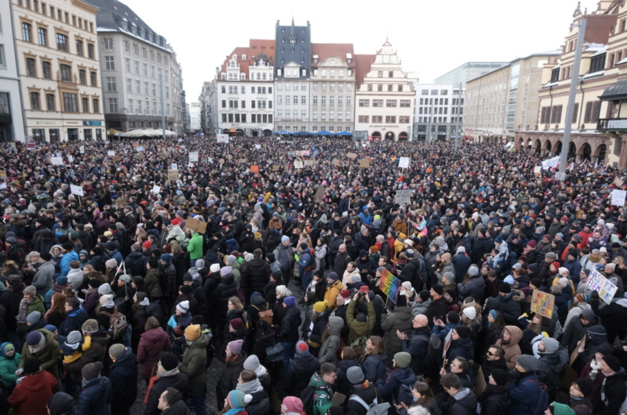 Omfattande protester mot högerextremism har även genomförts i Leipzig i östra Tyskland.