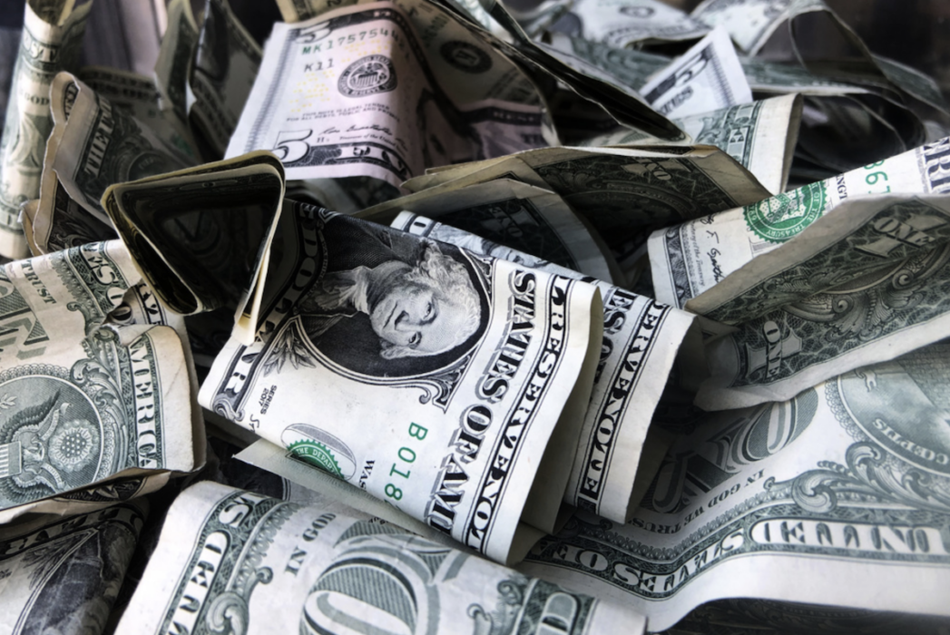 Vid utgången av första halvåret 2023 dominerades innehavet i räntebärande värdepapper av valutorna amerikanska dollar, euro och svenska kronor.