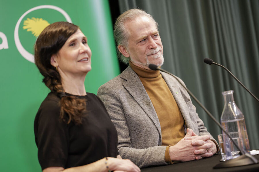 Märta Stenevi och nyvalda språkröret Daniel Helldén på Miljöpartiets kongress i november.