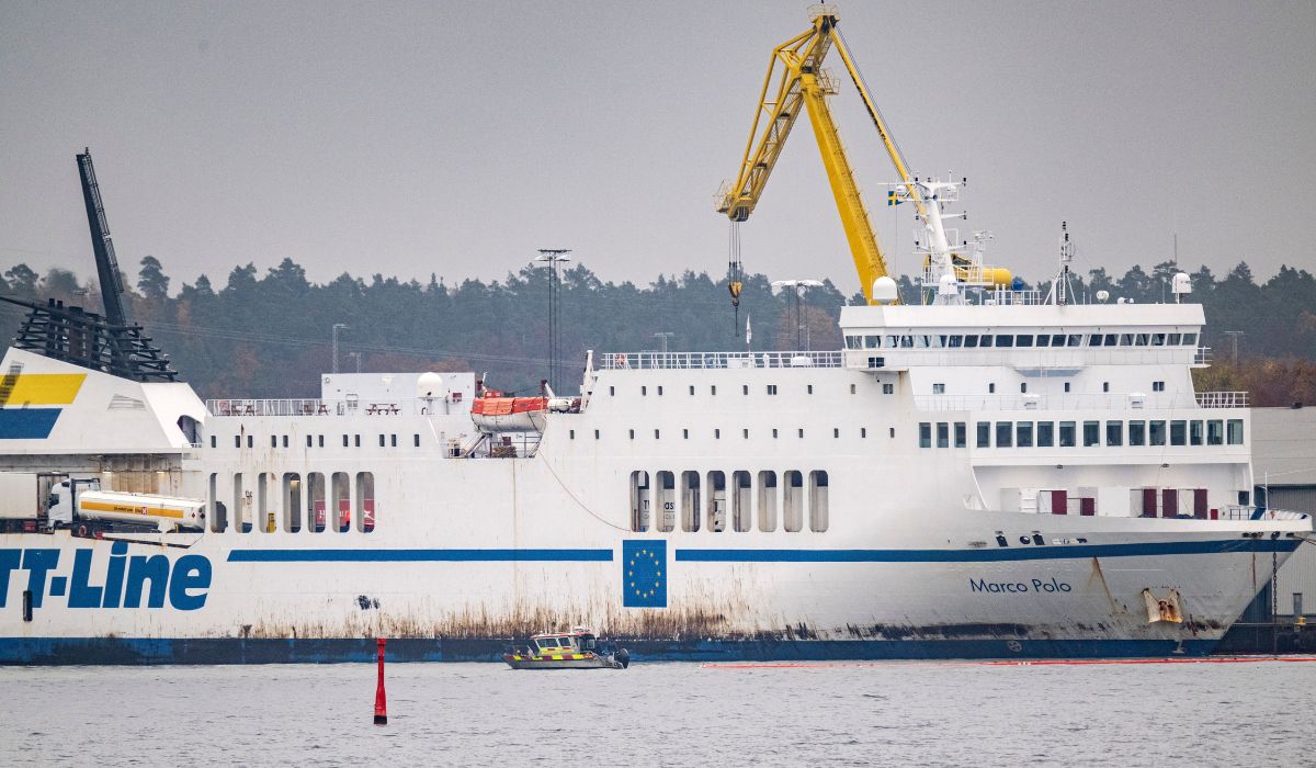 Marco Polo som gick på grund utanför Bleking har en skrubber installerad.