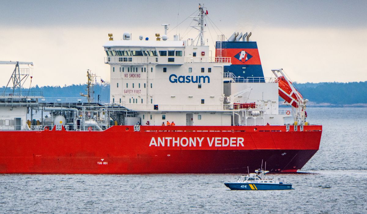 Rysk gas anländer till Nynäshamns hamn med fartyget ”Coral Energy”.