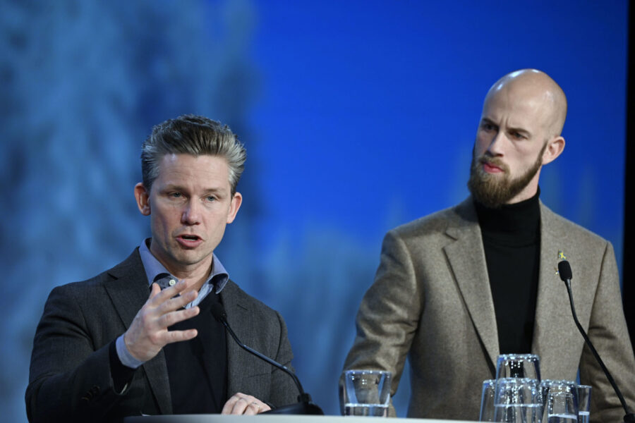 Försvarsminister Pål Jonson (till vänster) och civilförvarsminister Carl-Oskar Bohlin.