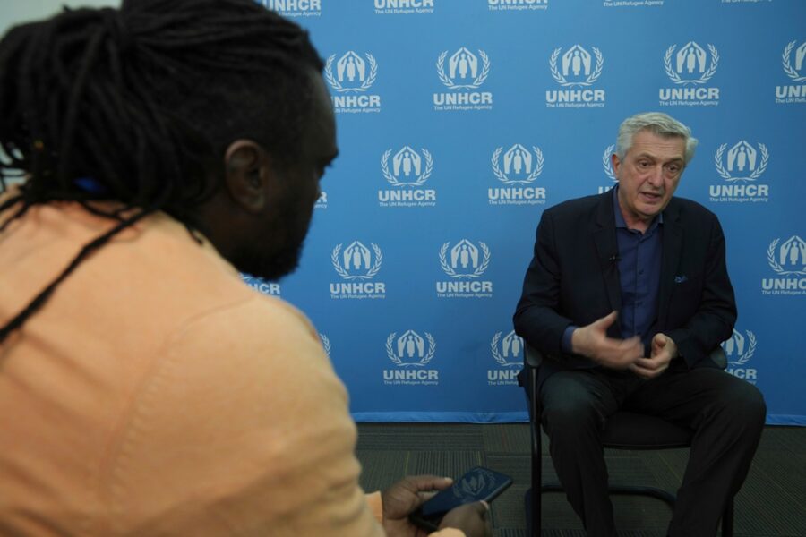 Tiotusentals barn riskerar att dö i Sudan på grund av undernäring, säger Unicefs talesperson James Elder.
