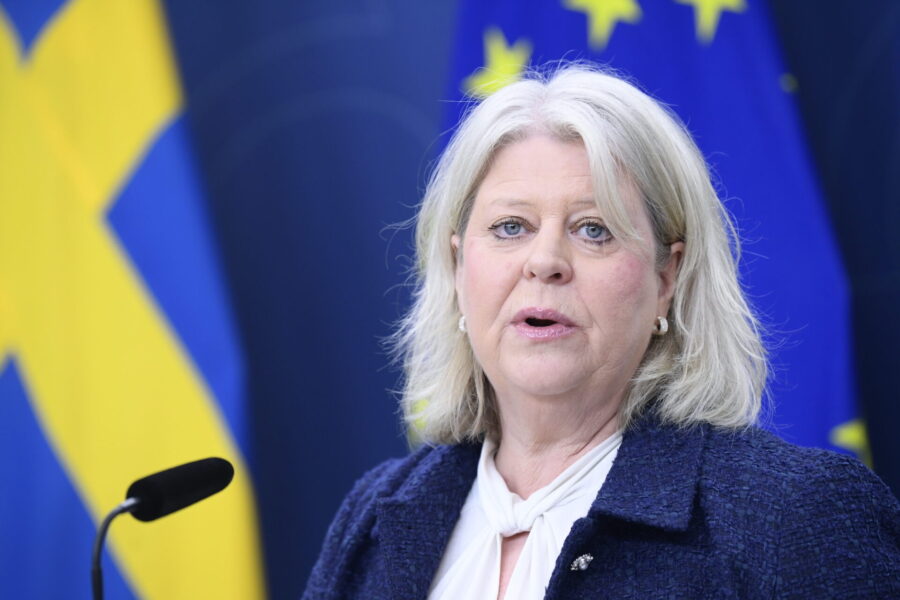 Socialtjänstminister Camilla Waltersson Grönvall (M) håller en pressträff.