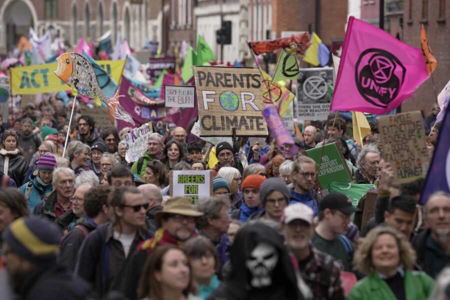 Långt fler än de aktivister som syns på gatan vill bidra till att bekämpa klimatförändringarna, visar en ny studie.