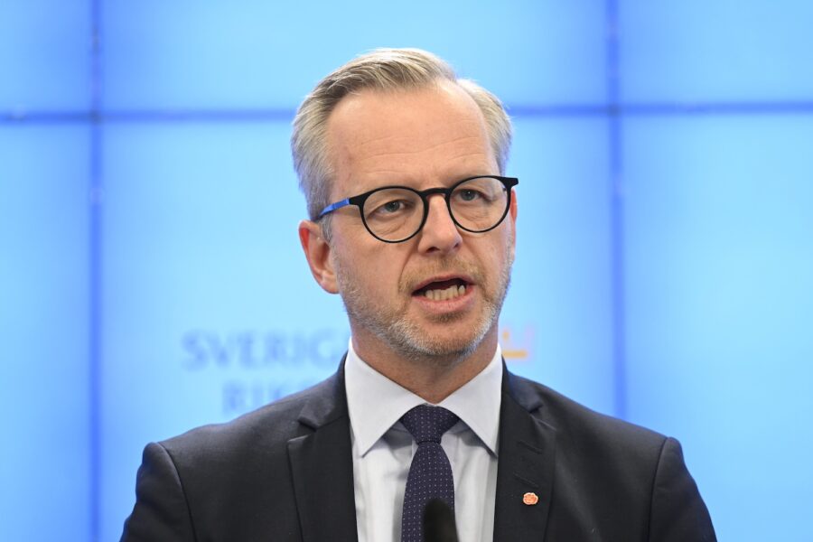 Socialdemokraternas ekonomiskpolitiska talesperson Mikael Damberg vid måndagens pressträff.