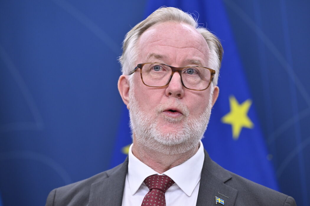 Arbetsmarknads- och integrationsminister Johan Pehrson (L) vill sänka a-kassan efter 100 dagar.