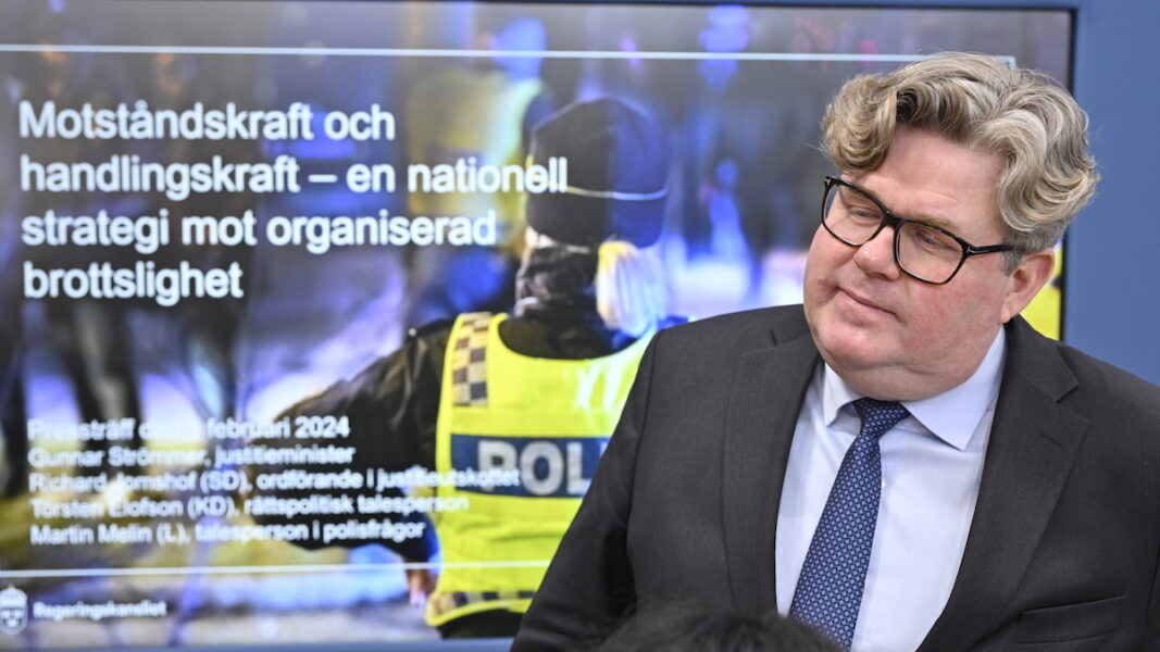 Justitieminister Gunnar Strömmer (M) under en pressträff där Sveriges första nationella strategi mot organiserad brottslighet presenteras.