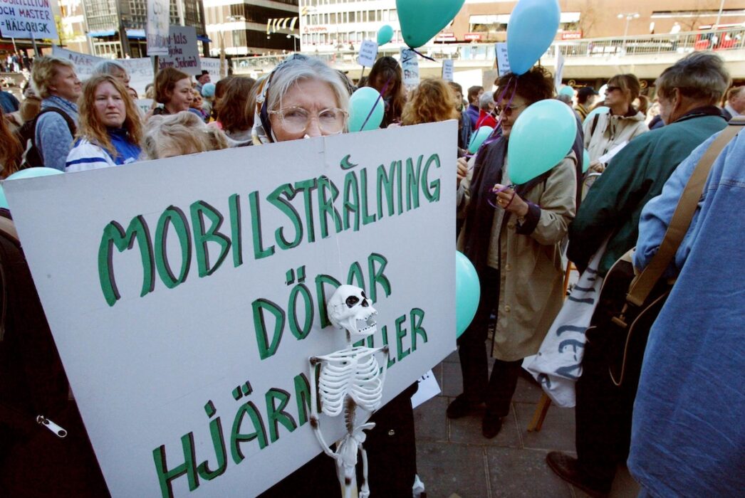 Handikapporganisationer kan förlora sina statliga bidrag om inte funktionsnedsättningen lever upp till vetenskapliga krav.