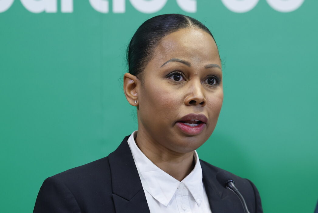 Alice Bah Kuhnke, Miljöpartiets EU-parlamentariker, meddelar på Instagram att hon inte ämnar kandidera till posten som språkrör.