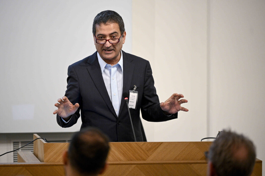 Sameh Egyptson presenterar sin uppmärksammade avhandling: ”Global politisk islam?: Muslimska brödraskapet & Islamiska förbundet i Sverige” under ett riksdagsseminarium.