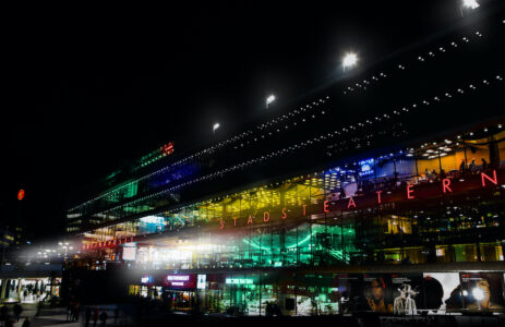 Kulturhuset Stadsteatern på natten.