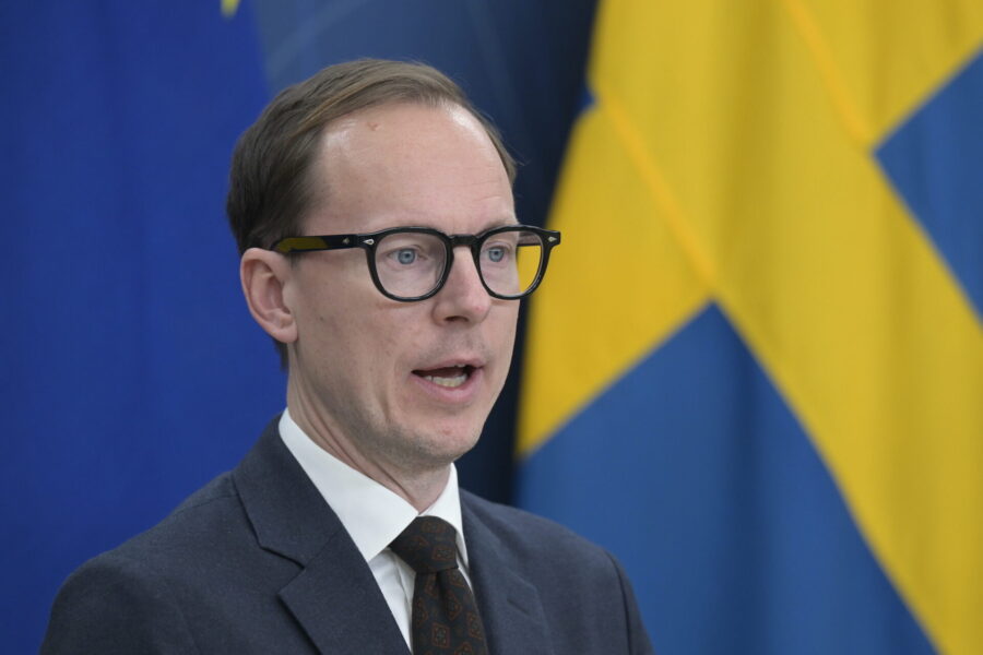 Utbildningsminister Mats Persson (L) aviserar ett större omgörning av socionomutbildningen.